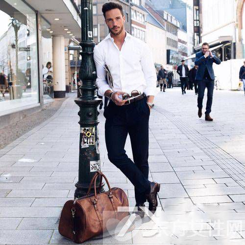 夏季时尚男装搭配技巧 白衬衫这么搭玩转英伦风