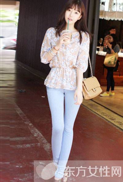 胖MM显瘦搭配推荐 T恤搭配小脚裤就是怎么美