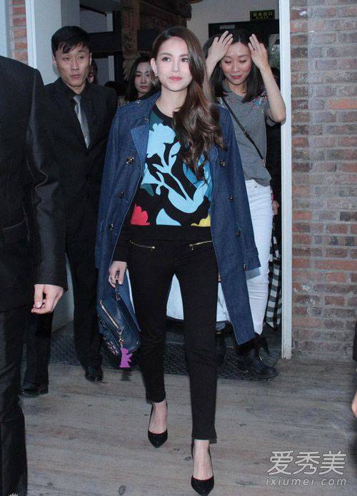 女星机场时尚街拍 刘诗诗粉红大衣亮相