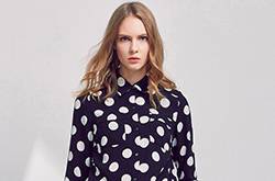 蓝色波点衬衫怎么搭配 这样穿俏皮可爱又时髦