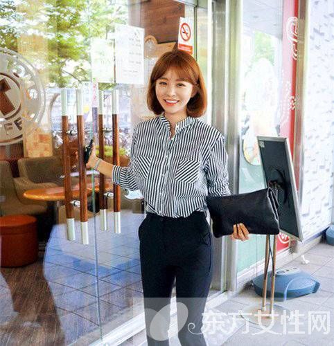 黑色牛仔裤时尚穿搭法 教你百变造型轻松hold