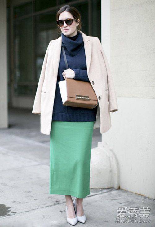 早春最佳CP穿搭 毛衣配裙子就是这么美