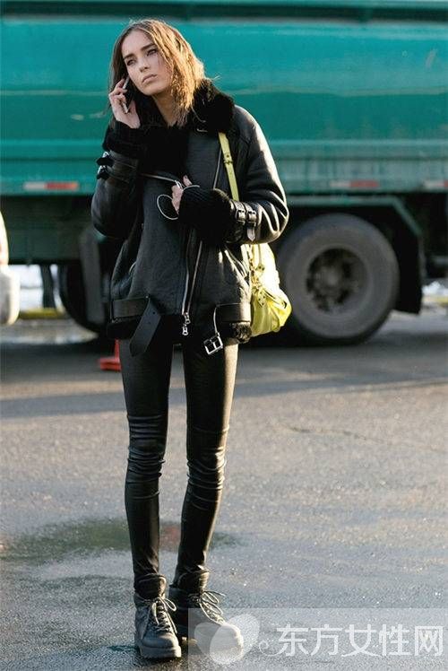 女性冬日羊羔绒外套搭配 温暖厚实又时髦