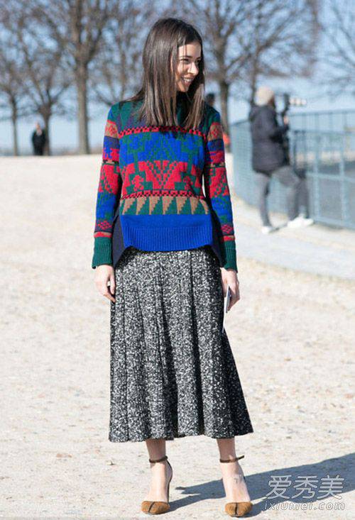 早春最佳CP穿搭 毛衣配裙子就是这么美