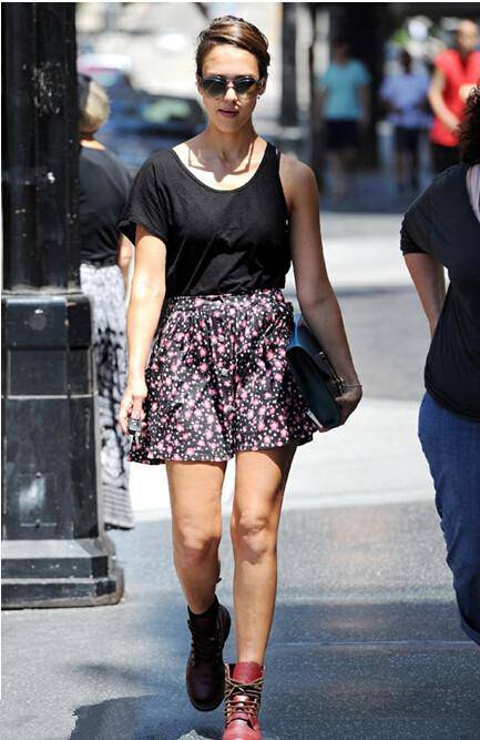 超短裙如何搭配最好看 这样搭显得腿更长哟