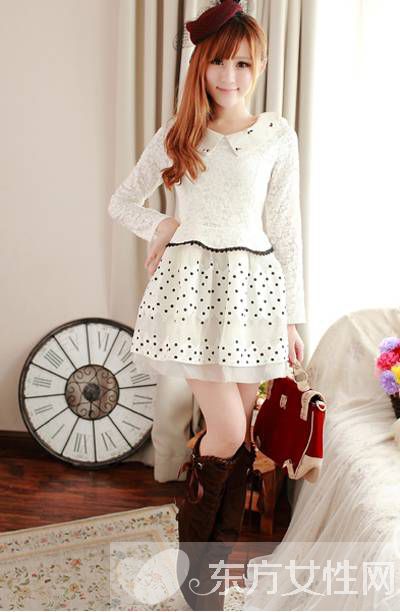 蕾丝短裙时髦搭配法 收腰款式轻松帮你塑造小蛮腰