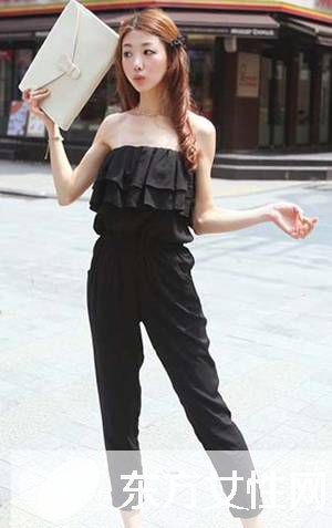 吊带连体裤怎么搭配 这样搭让你走在时尚的尖端