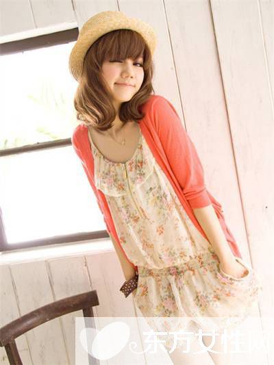 吊带连体裤怎么搭配 这样搭让你走在时尚的尖端