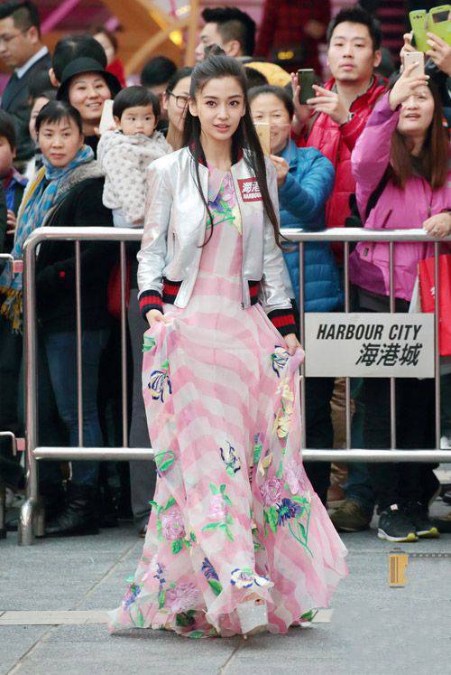 又潮又美的她 快跟女神学春季搭配吧