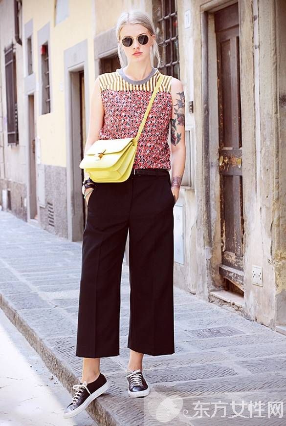 黑色时尚休闲裤服装穿搭法 分分钟提升造型时尚指数