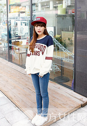 春季卫衣怎么搭配好看 几招式打造另类时尚