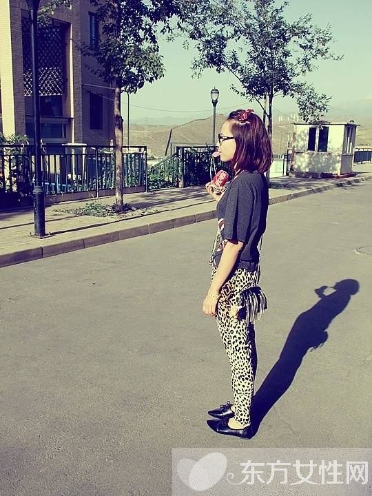 豹纹裤子怎么搭配 街头潮人教你这么搭潮翻了