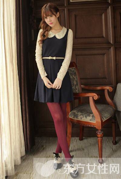 蕾丝短裙时髦搭配法 收腰款式轻松帮你塑造小蛮腰
