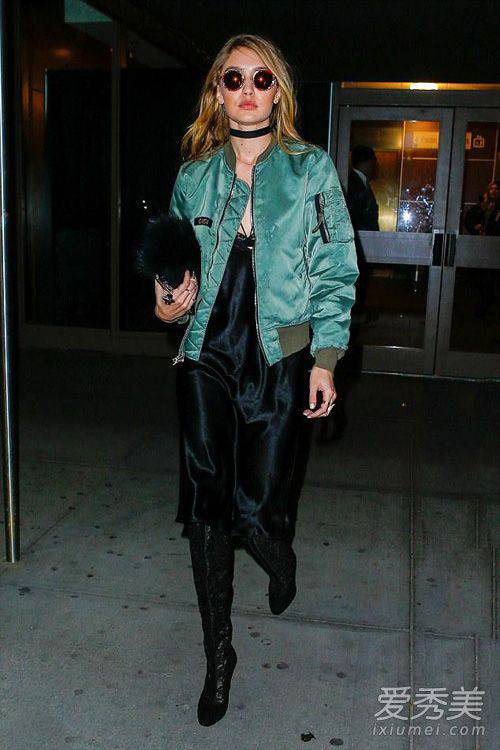 军绿色外套怎么搭配 欧美嫩模都这么穿