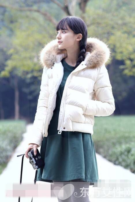 短款羽绒服搭配图片 这么搭瞬间变高变修长