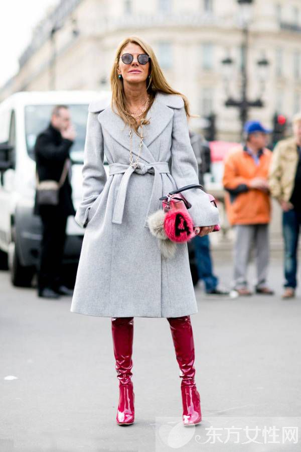风衣怎么搭配鞋子 搭对了穿出时髦范儿