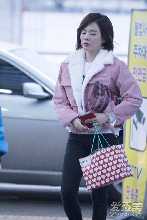 少女时代春装街拍 林允儿早春粉嫩登场