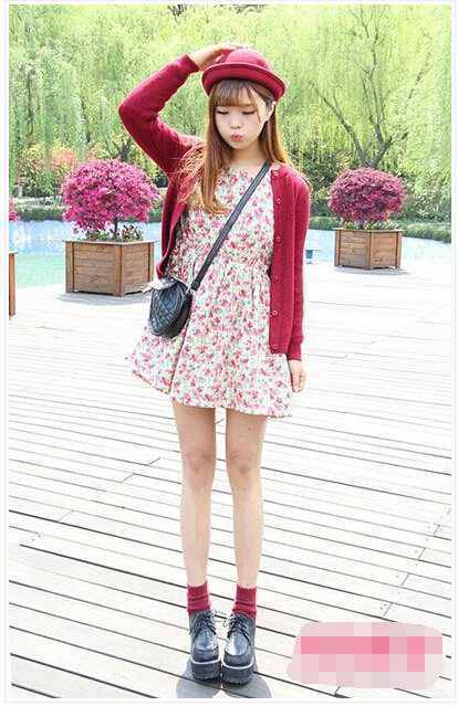 印花连衣裙搭配推荐 秒变甜美小女人