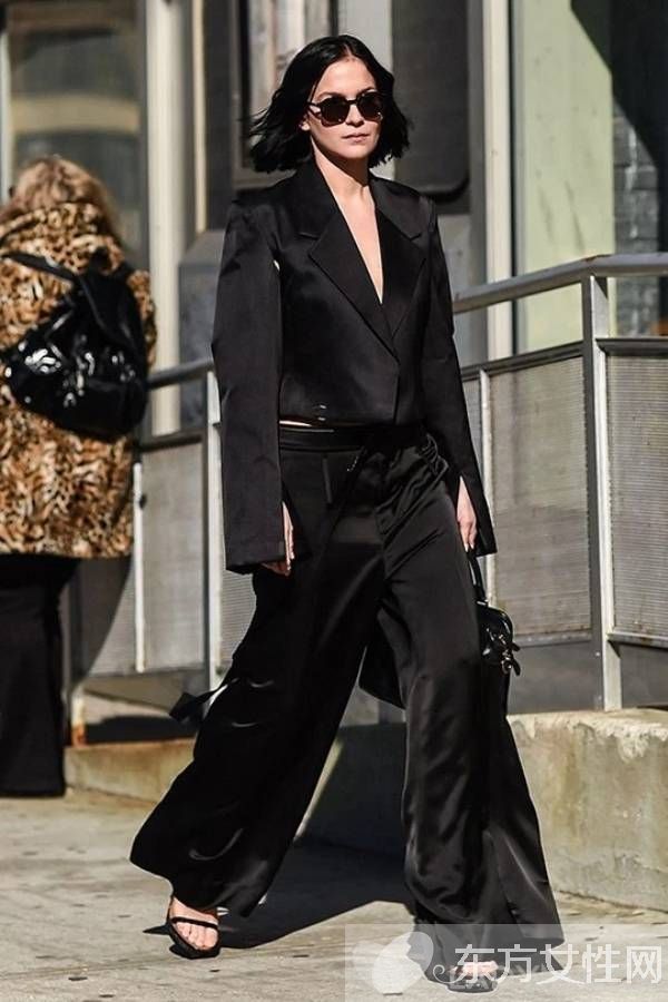 单色也一样美 look这些时尚穿搭街拍合辑