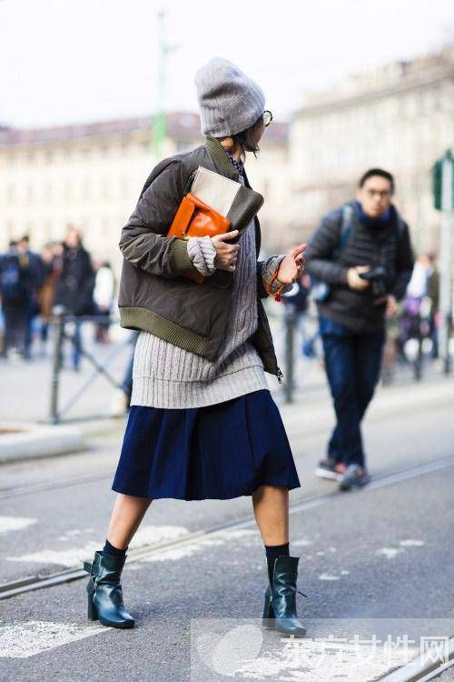 冬季粗跟短靴怎么搭 从他们身上学点搭配灵感