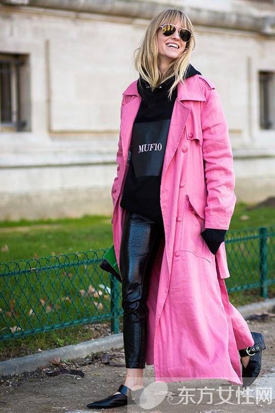 冬日叠穿百搭好帮手 连帽衫时尚街拍造型