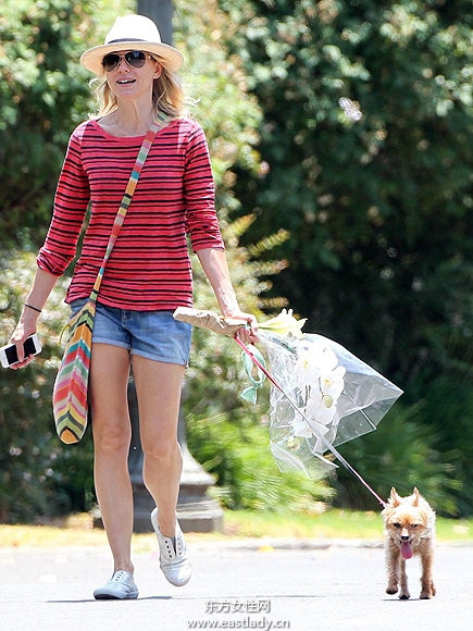 欧美明星夏季外出穿啥衣服