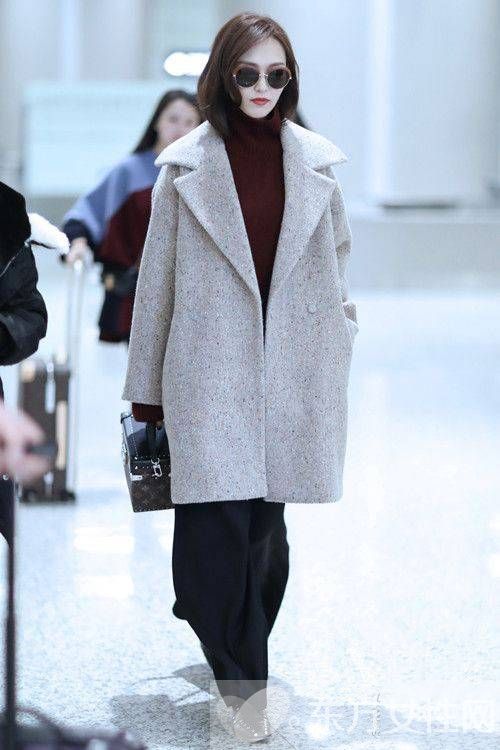 大衣怎么搭配 唐嫣用她的时尚街拍告诉你