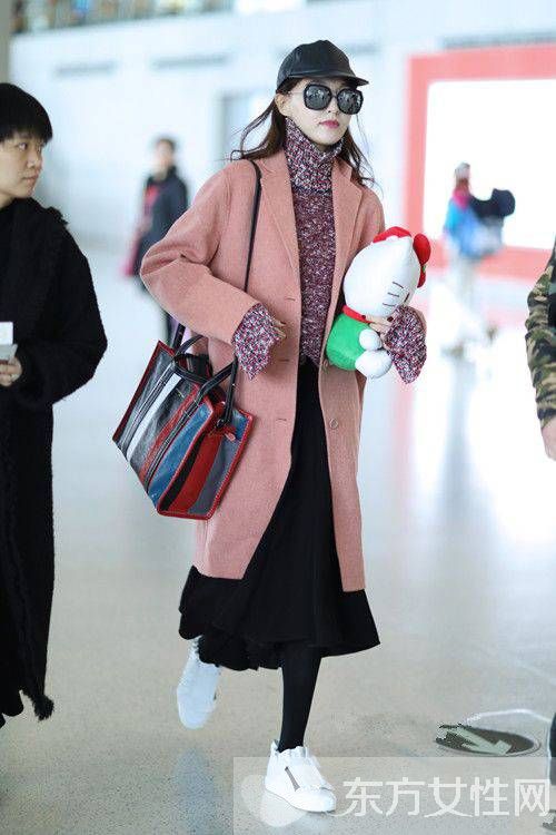 大衣怎么搭配 唐嫣用她的时尚街拍告诉你