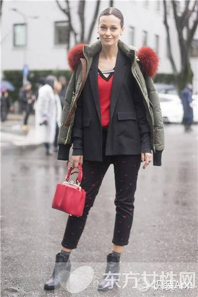 谁说时尚的人儿不怕冷 快看她们的两层外套穿搭法