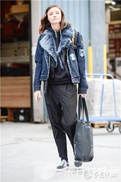 谁说时尚的人儿不怕冷 快看她们的两层外套穿搭法