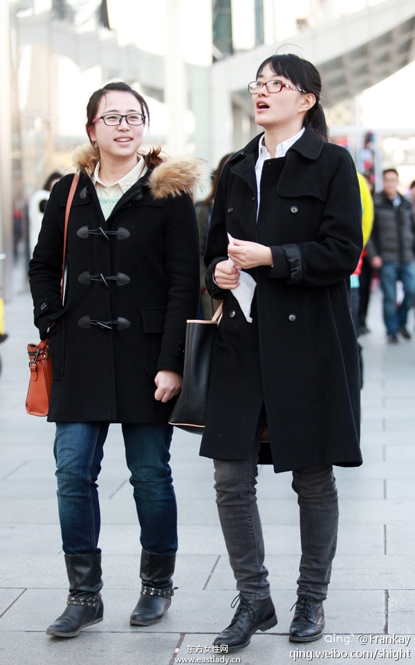 早春北京西单街拍流行黑色元素