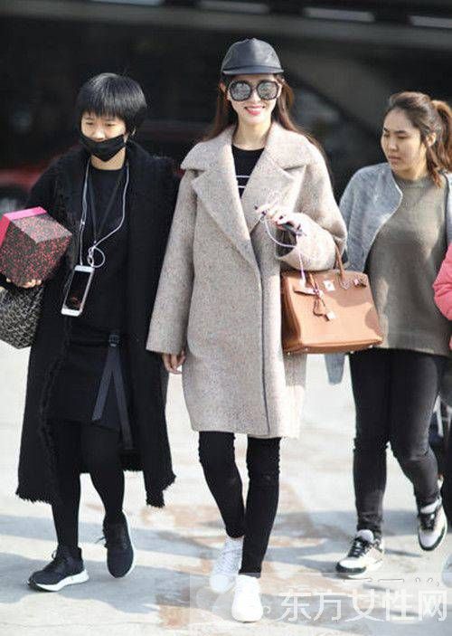 大衣怎么搭配 唐嫣用她的时尚街拍告诉你