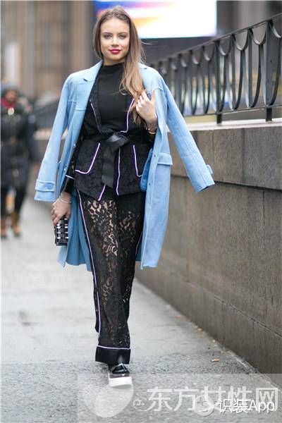 谁说时尚的人儿不怕冷 快看她们的两层外套穿搭法