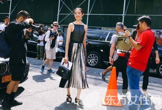 2016时装周街拍 偷学她们的时尚搭配教程