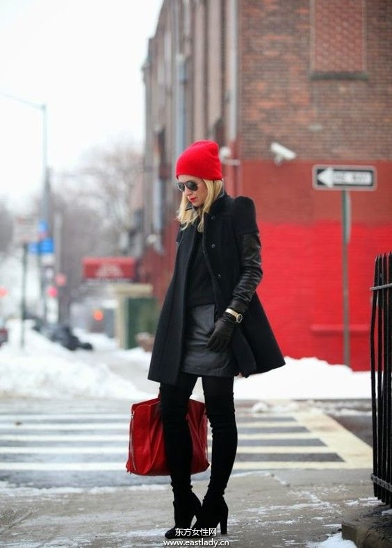 一种我们都会选择的颜色 欧美街拍黑色搭配