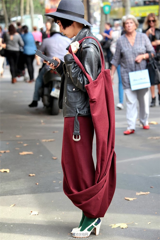 韩国谐星金娜英街拍时尚感十足