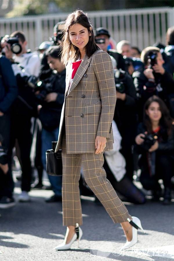 2017春夏米兰时装周街拍 奶奶风格纹单品正流行