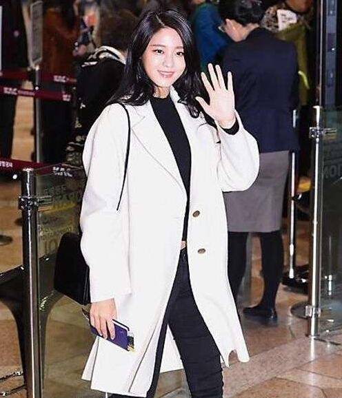 看时尚界名模街拍 教你如何穿好白色小清新