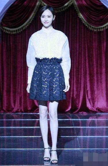 唐嫣最新春季街拍 私服搭配品味更赞