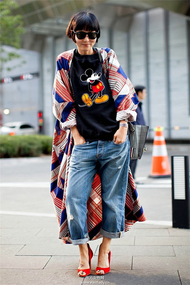 韩国谐星金娜英街拍时尚感十足