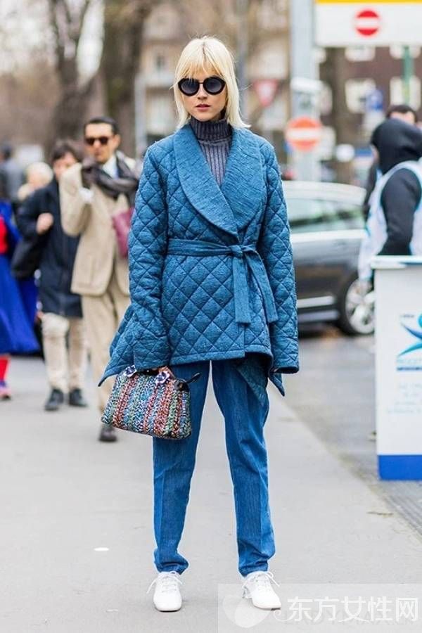 单色也一样美 look这些时尚穿搭街拍合辑