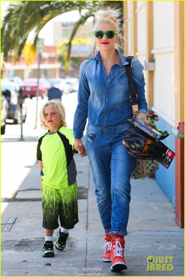 欧美明星 辣妈 携子出行 街拍更有范