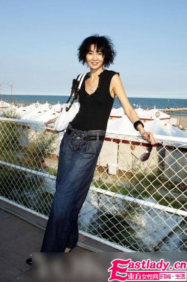 大明星爱上阔腿裤 隐藏赘肉各有高招