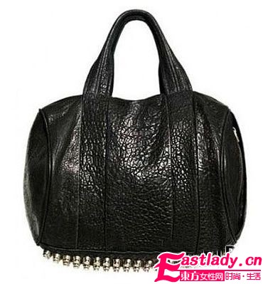 淑女也疯狂 女明星爱上朋克铆钉包