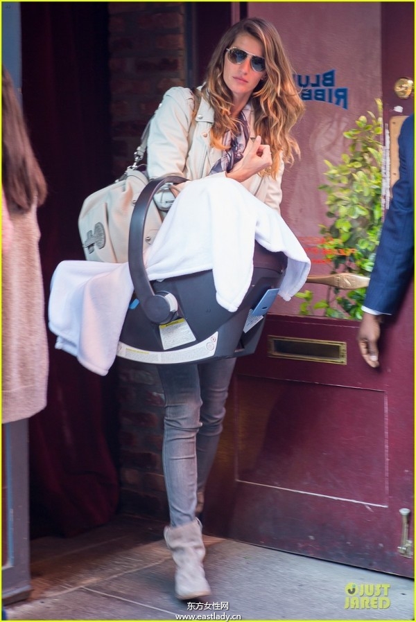 欧美明星 辣妈 携子出行 街拍更有范