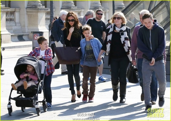 欧美明星 辣妈 携子出行 街拍更有范