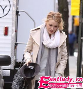 欧美女星齐演绎 秋冬围巾抢眼搭