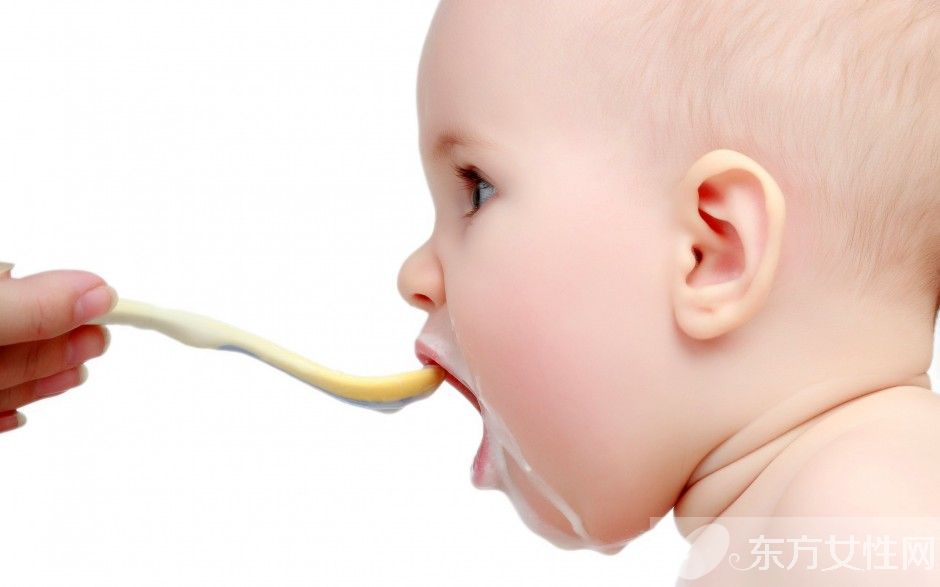 婴儿缺钙的表现与症状 婴儿补钙吃什么好