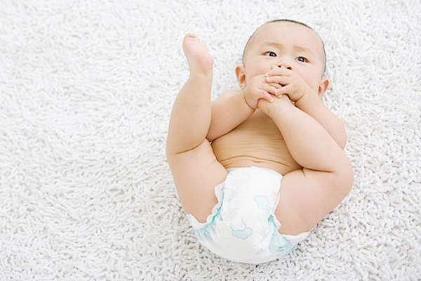 婴儿大便有泡沫怎么办 揭婴儿大便的七种异状