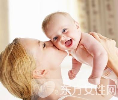 新生儿脐带该怎么护理 新生儿脐带不脱落怎么办